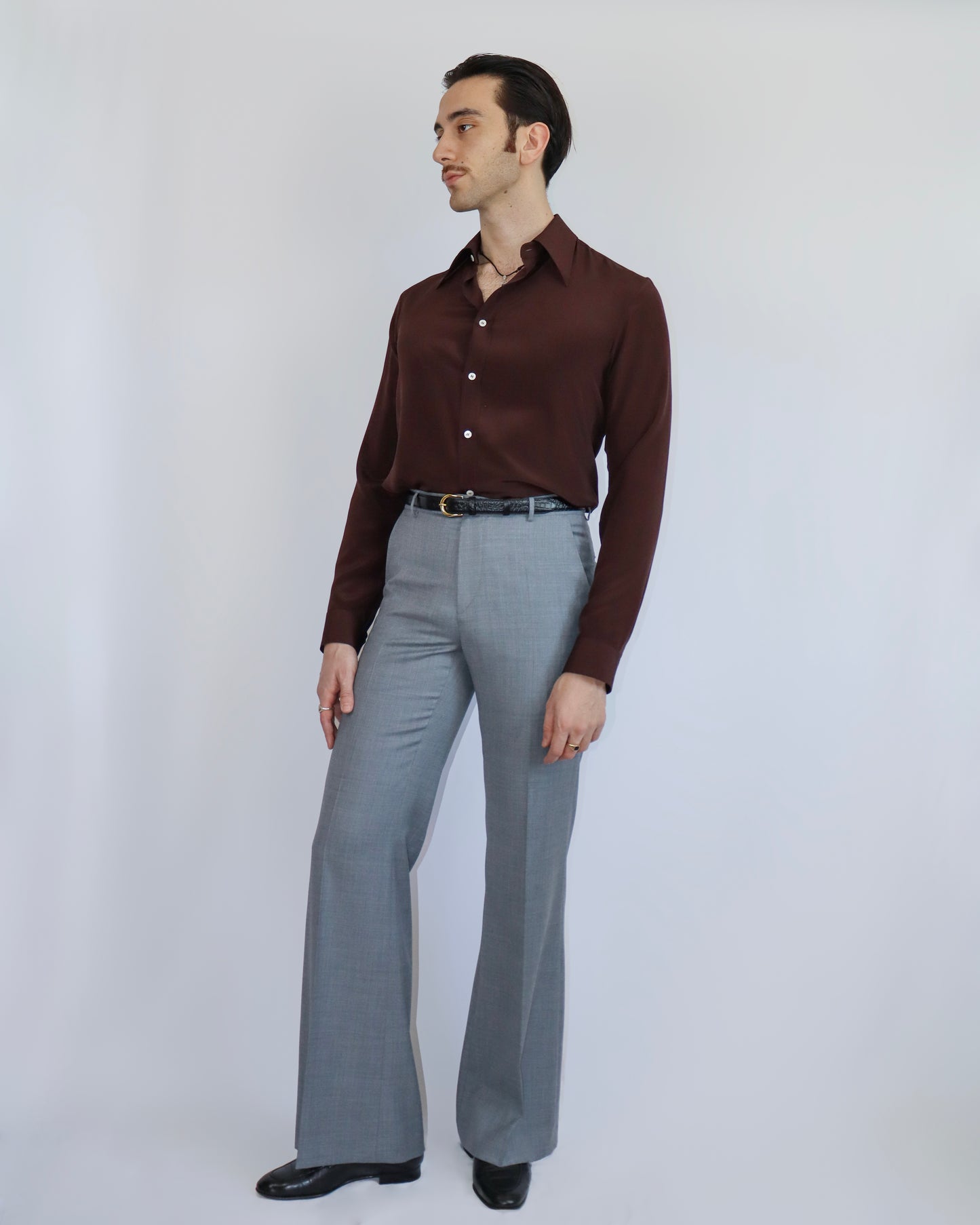 Chemise en soie Marron et pantalon évasé tailleur