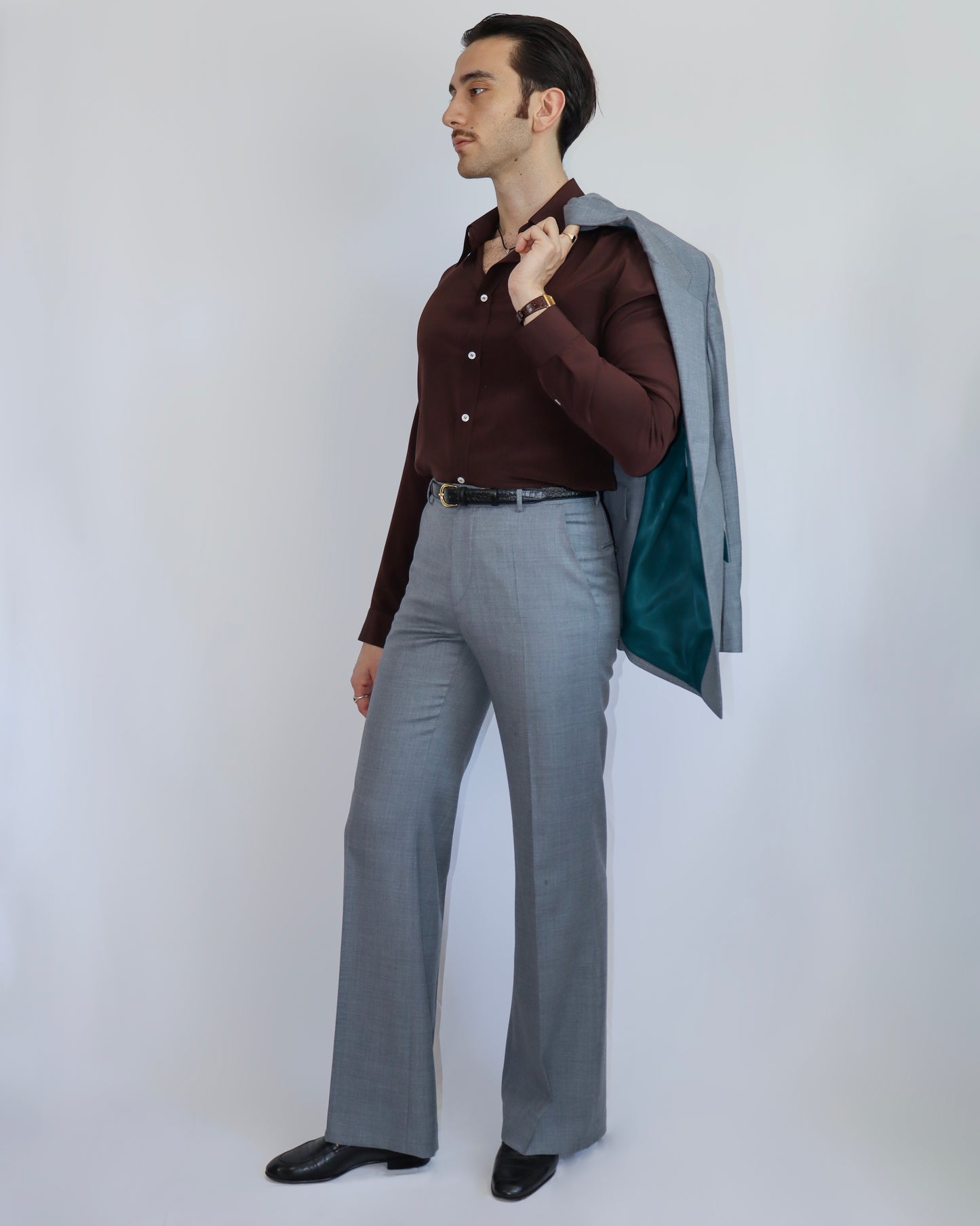Chemise en soie Marron et pantalon évasé tailleur