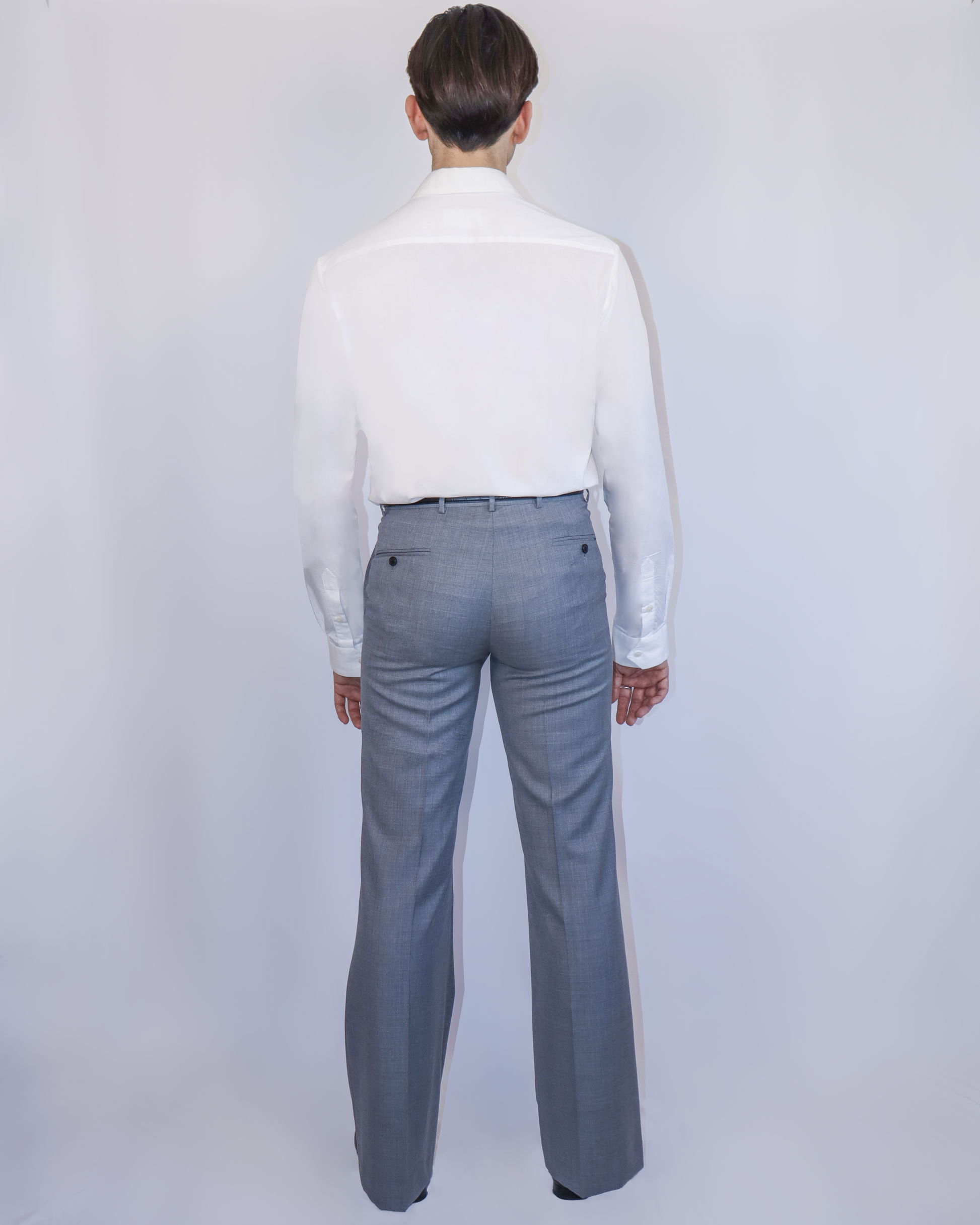Chemise blanche Pantalon évasé gris clair vintage