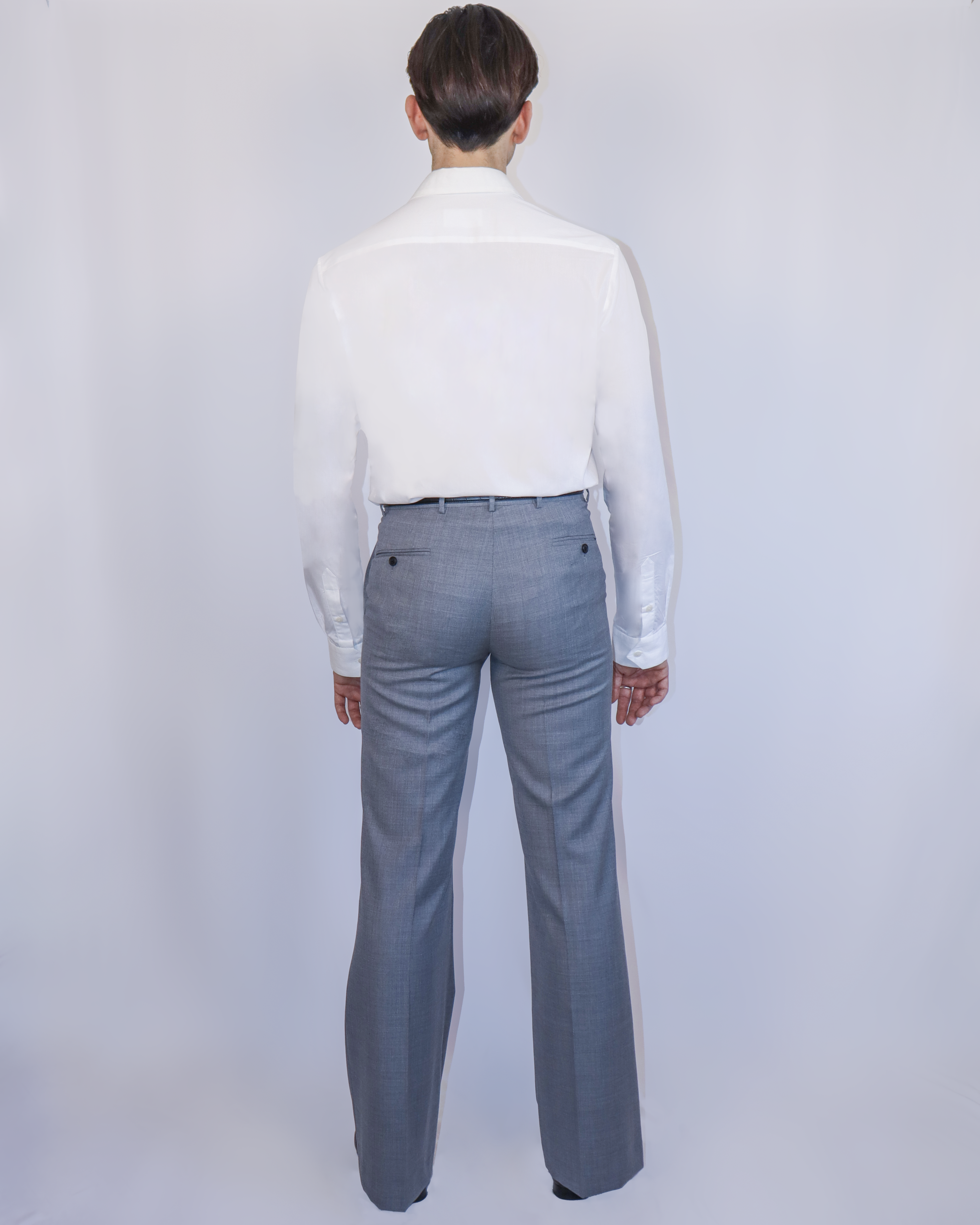 Chemise blanche Pantalon évasé gris clair vintage